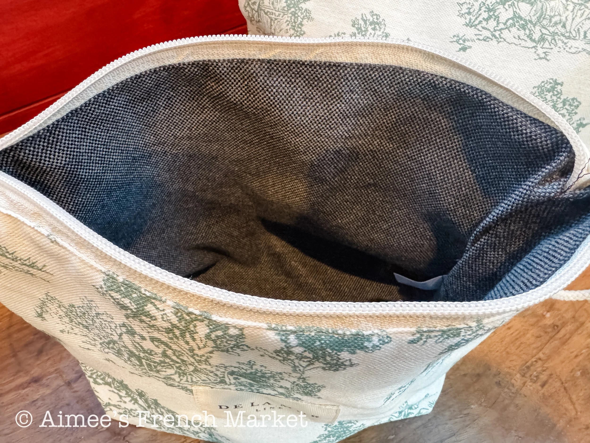 Green Toile Makeup Travel Bag 💚