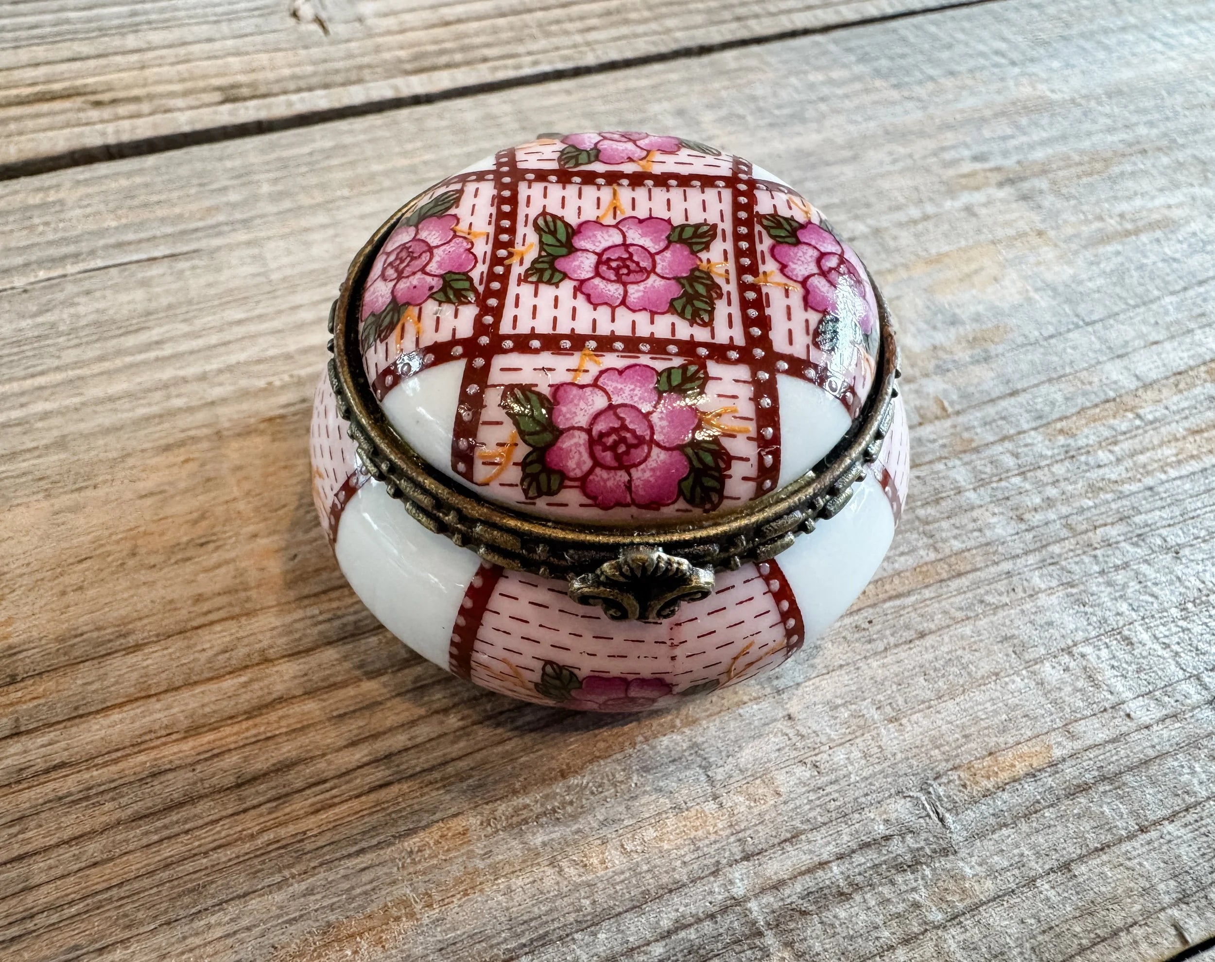 New Styles - Vintage Bijoux boxes - Great for Engagement!